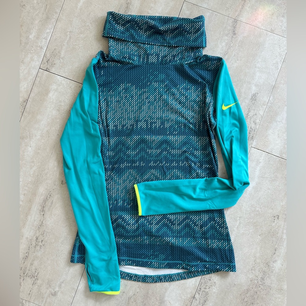 Nike Dri-FIT ADV Running Division
Women's Long-Sleeve Running Top